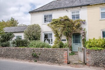 Manor Lodge, Walberswick - Cottages with Pet Rooms in Reydon