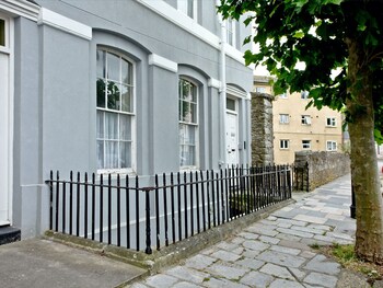 Bright Holiday Home In Plymouth Near Mount Edgecumbe Park - Holiday homes with Pet Rooms in Plymouth