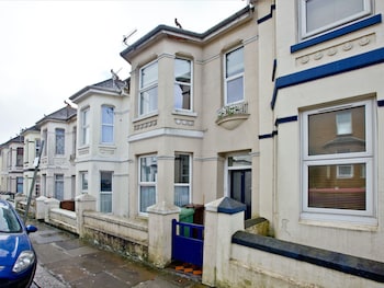 Upscale Holiday Home In Plymouth Near Hoe Park - Apartments with Pet Friendly Rooms in Plymouth