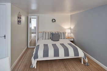 Princess Place Studio - Apartments with Pet Rooms in Whitby