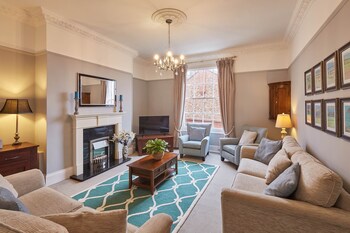 Austen House - Holiday homes with Pet Friendly Rooms in Whitby