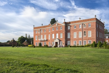 Four Seasons Hotel Hampshire - Hotels with Pet Rooms in Hook