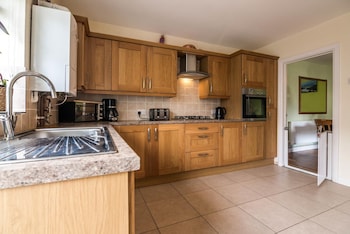 Rhainfa - 3 Bedroom Bungalow - Manorbier - Holiday homes with Pet Rooms in Tenby