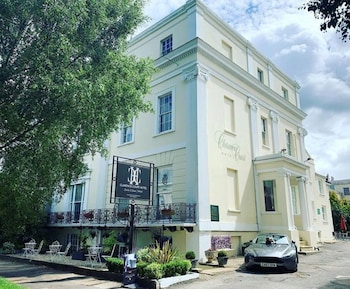 Clarence Court Hotel - Hotels with Pet Rooms in Cheltenham