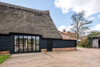 Harvest Cottage, Valley Farm Barns, Snape - Cottages with Pet Rooms in Saxmundham