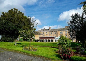 Gilsland Hall Hotel - Hotels with Pet Rooms in Brampton