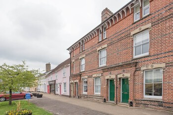 3 Chestnut Terrace  Long Melford - Apartments with Pet Friendly Rooms in Sudbury