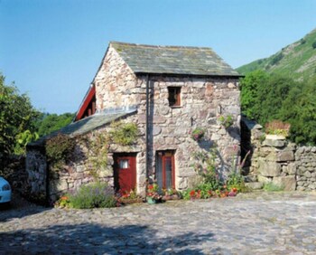 Plum Guide - Stanley Ghyll Cottage - Cottages with Pet Rooms in Holmrook