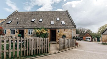 Plum Guide - Boddingtons Barn - Apartments with Pet Rooms in Chipping Campden