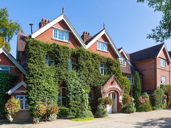 Grasmere House - Hotels with Pet Rooms in Salisbury