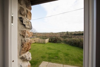 The Blacksmiths - Luxury Cottage Countryside Views Pet Friendly - Holiday homes with Pet Rooms in Narberth