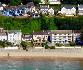 Sea Urchins Apartment   Sea Front Apartment With Views Pet Friendly - Apartments with Pet Friendly Rooms in Saundersfoot