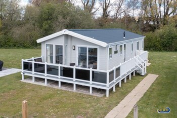 St Mary S View   Luxury Lodge Short Walk To Beach Parking - Holiday homes with Pet Friendly Rooms in Tenby