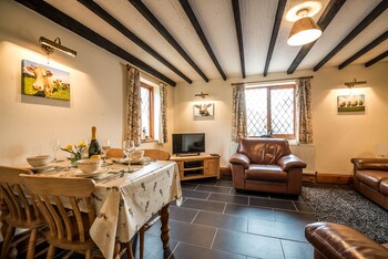 The Brambles - 2 Bed Cottage - Llanteg - Cottages with Pet Rooms in Aldeburgh