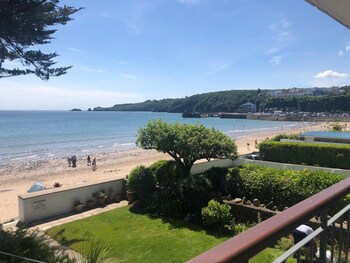 Swn Y Tonnau - Sea Front Apartment Spectacular Sea Views Parking Direct Beach Access - Apartments with Pet Rooms in Saundersfoot