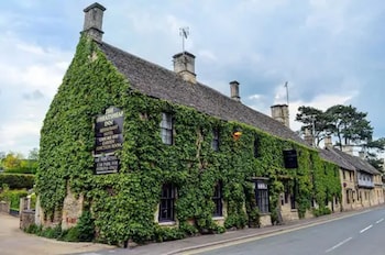 The Wheatsheaf Inn - Inns with Pet Rooms in Cheltenham