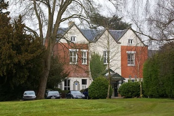 Coulsdon Manor Hotel And Golf Club - Hotels with Pet Friendly Rooms in Coulsdon