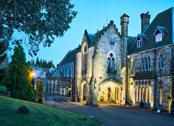 Ashdown Park Hotel & Country Club - Hotels with Pet Rooms in Forest Row