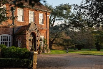 Norton Park Hotel, Spa & Manor House - Hotels with Pet Rooms in Winchester