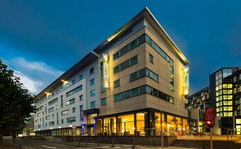 Holiday Inn Express Leeds City Centre Armouries, An Ihg Hotel - Hotels with Pet Rooms in Leeds