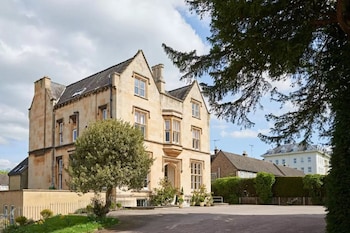 Cotswold Grange - Hotels with Pet Rooms in Cheltenham