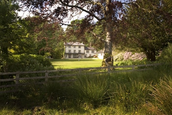 Cottages At Lovelady Shield Country House Hotel - Hotels with Pet Rooms in Alston