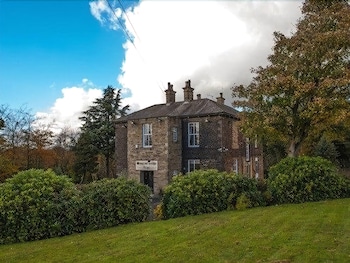 Gomersal Lodge Hotel - Country houses with Pet Rooms in Cleckheaton