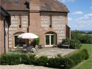 Lodge Farmhouse Bed & Breakfast - B&Bs with Pet Rooms in Salisbury