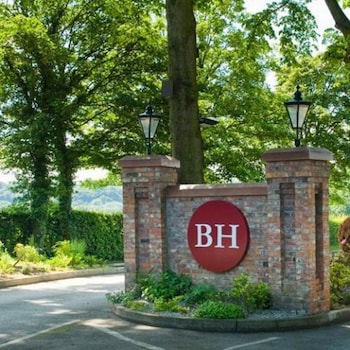 Bredbury Hall Hotel - Hotels with Pet Rooms in Stockport