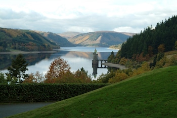 Lake Vyrnwy Hotel & Spa - Hotels with Pet Rooms in Oswestry