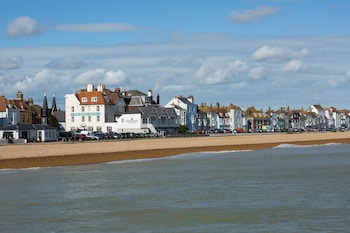 Royal Hotel - Hotels with Pet Rooms in Deal