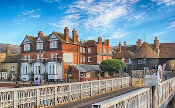 The Bell Hotel - Hotels with Pet Rooms in Sandwich