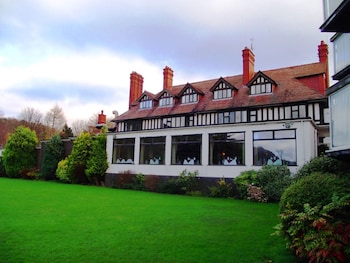 Bryn Howel Hotel - Hotels with Pet Friendly Rooms in Llangollen