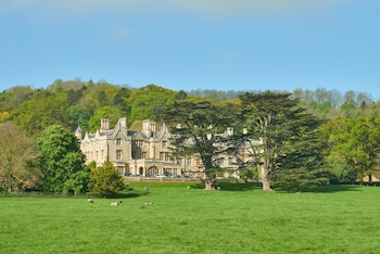 Dumbleton Hall Hotel - Hotels with Pet Friendly Rooms in Evesham