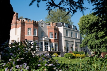 Taplow House Hotel - Hotels with Pet Rooms in Maidenhead