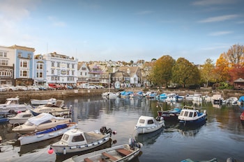 Royal Castle Hotel - Hotels with Pet Friendly Rooms in Dartmouth