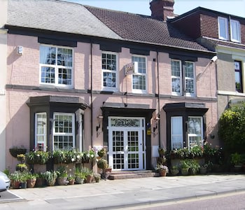 Park Lodge - Guest houses with Pet Rooms in Whitley Bay