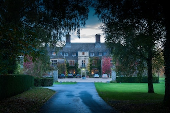 Llangoed Hall - Hotels with Pet Rooms in Brecon