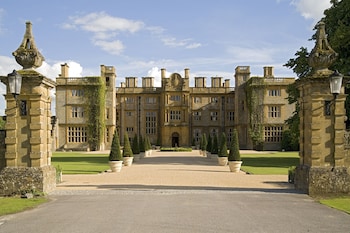 Eynsham Hall - Hotels with Pet Rooms in Witney