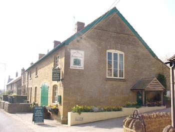 New Farm Restaurant - B&Bs with Pet Friendly Rooms in South Petherton