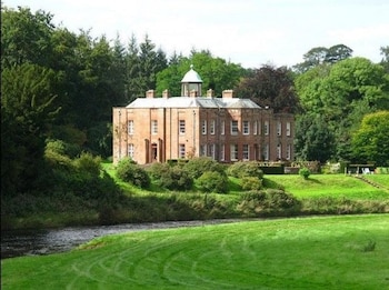 Warwick Hall - Hotels with Pet Rooms in Carlisle