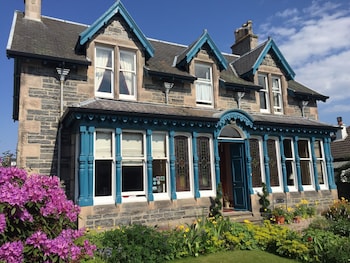 Dunallan House - Guest houses with Pet Rooms in Grantown-on-Spey