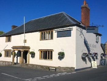 The Helyar Arms - Inns with Pet Rooms in Yeovil