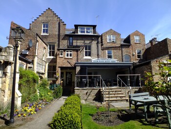 York Priory Guest House - Hotels with Pet Friendly Rooms in York