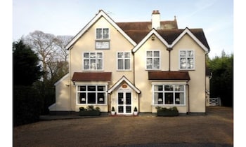 Dial House Hotel - Hotels with Pet Rooms in Crowthorne