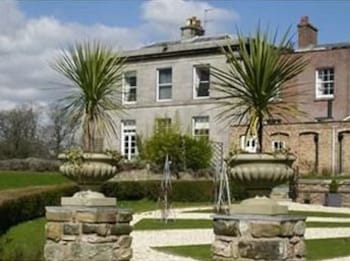 Sweeney Hall - Hotels with Pet Rooms in Oswestry