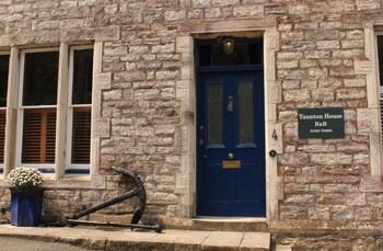 Taunton House B Amp B - B&Bs with Pet Friendly Rooms in Swanage