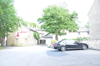 Healey Hotel - Hotels with Pet Rooms in Batley