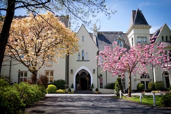 The Glen Yr Afon House Hotel - Hotels with Pet Rooms in Usk