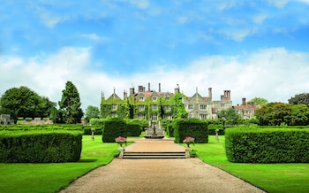 Eastwell Manor, Champneys Hotel & Spa - Hotels with Pet Rooms in Ashford